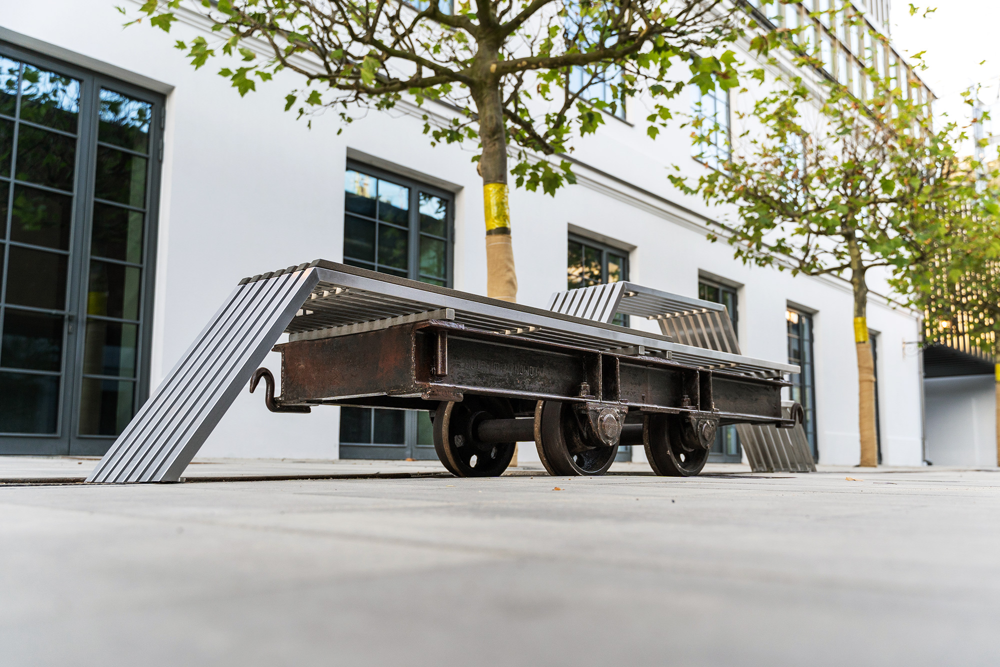 Project: Metal Bench | Designers: Dobrawa Orłowska, Anna Brzoza, Oliwia Warchałowska | Photo by Fabryka Norblina