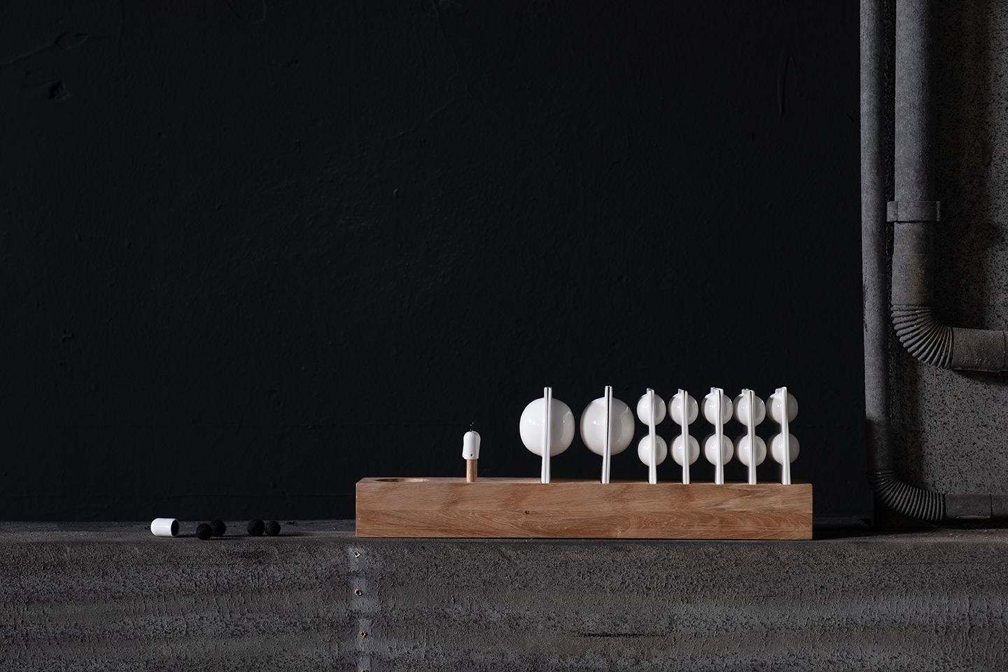 Photo showing the ceramic set for fixing the smell of the house