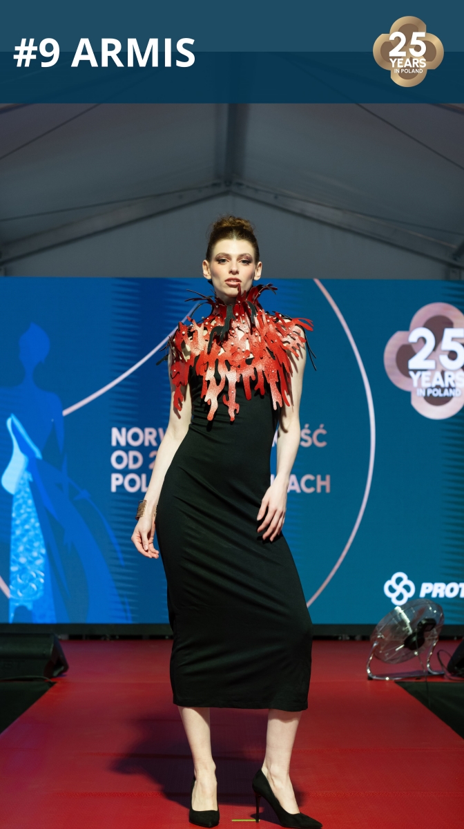 Fashion show: model wearing a collar made of roofing membrane.